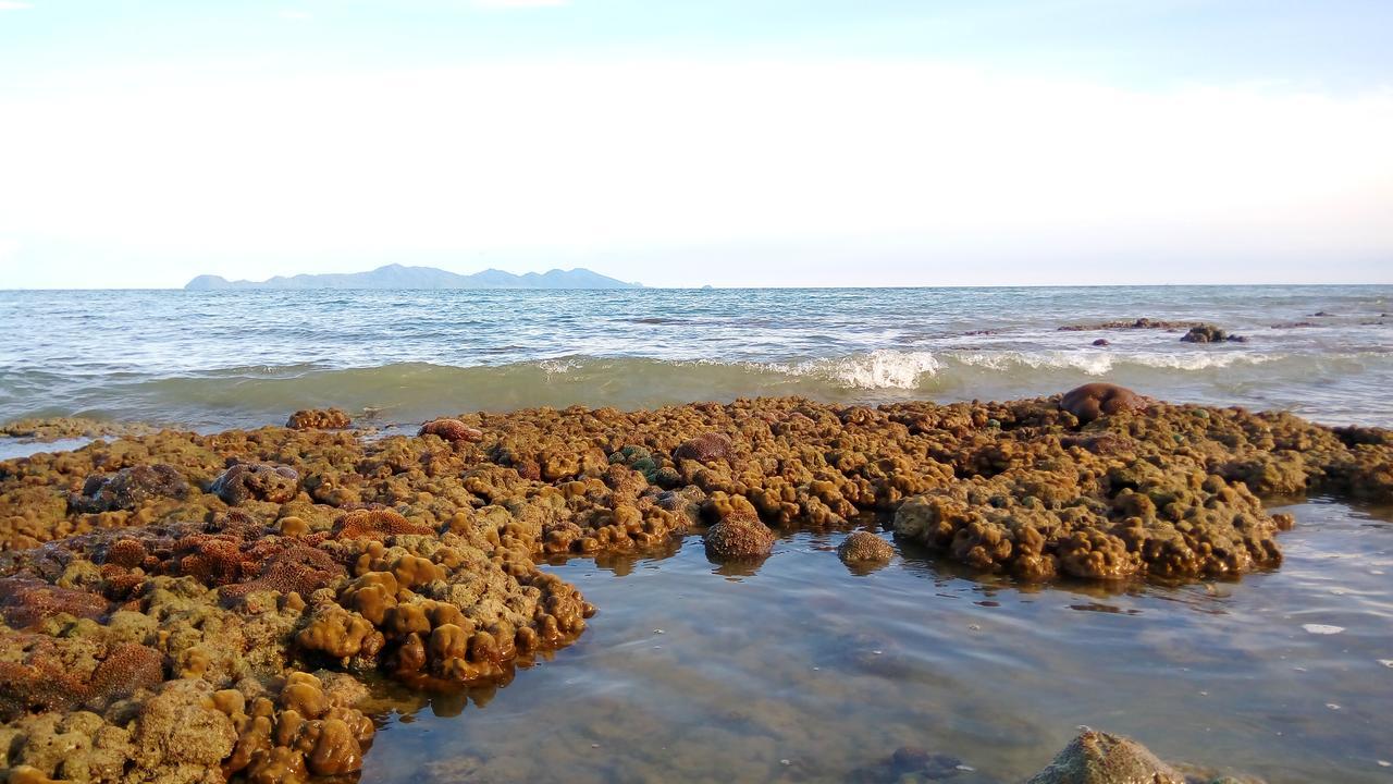 Koh Mook Hostel Bagian luar foto