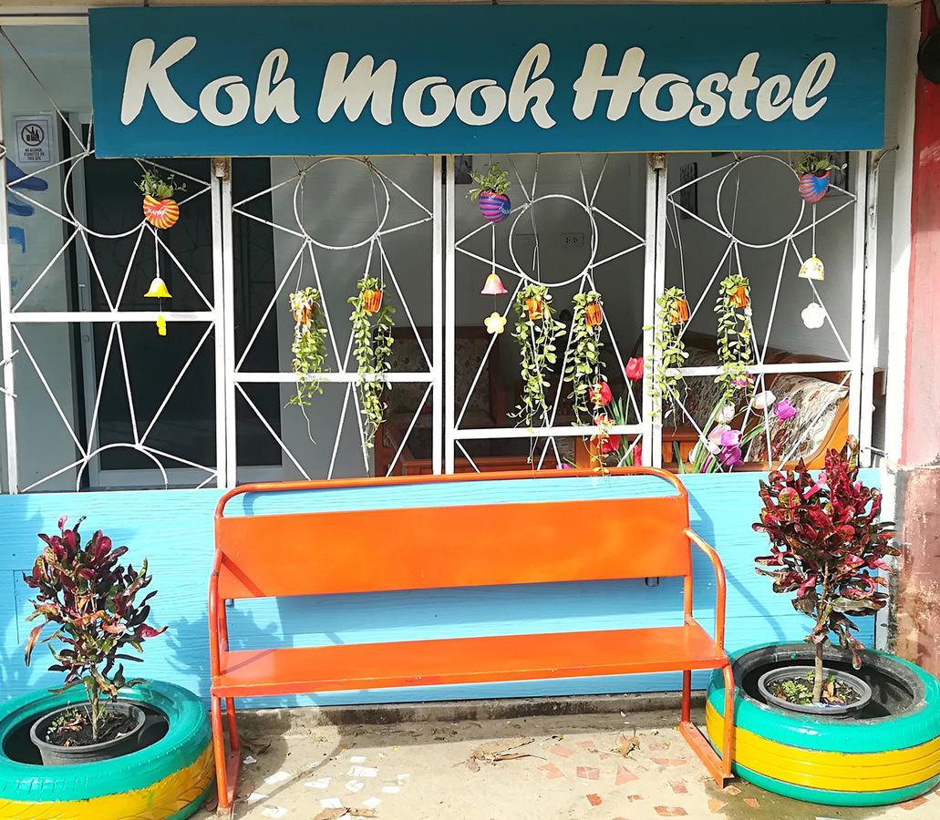 Koh Mook Hostel Bagian luar foto